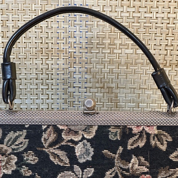 🌟HP🌟VTG 1950s Black Floral Tapestry Carpet Bag Top Handle Handbag by Dover USA - Picture 2 of 16